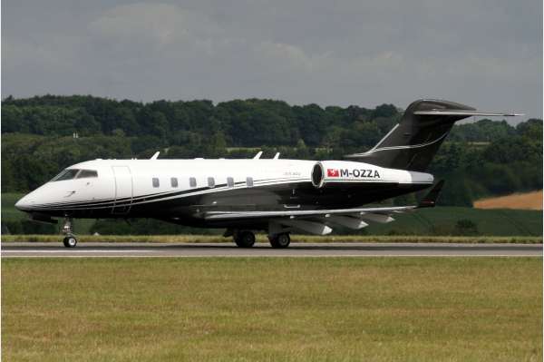 2004 Challenger 300 aircraft